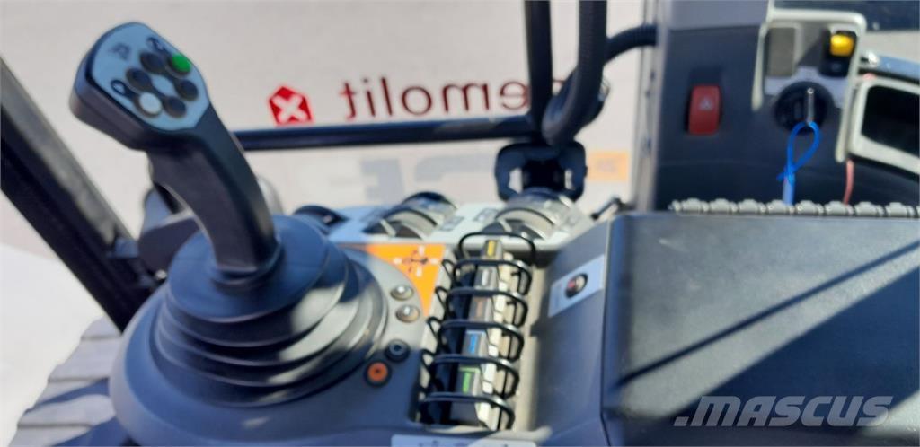 JCB 8330 Traktörler