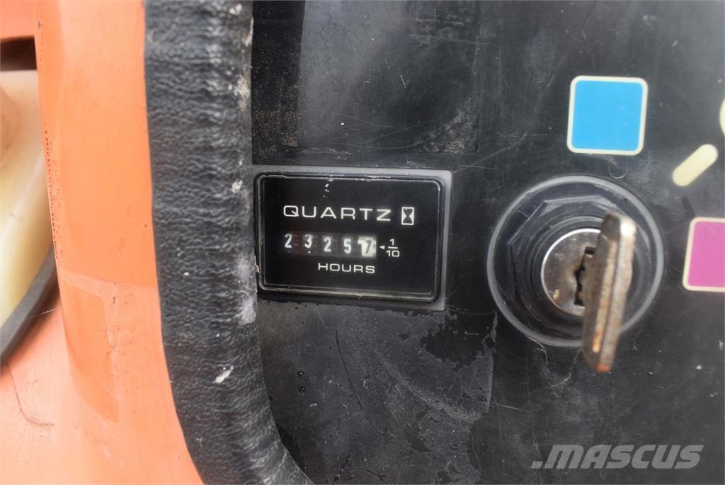 JLG 450AJ Körüklü personel platformları