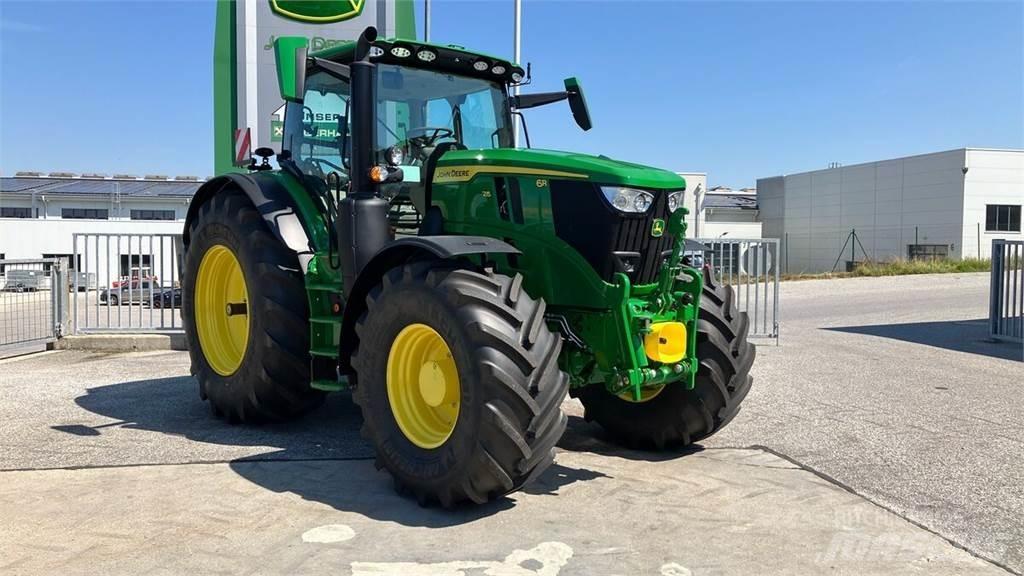 John Deere 6R 215 Traktörler