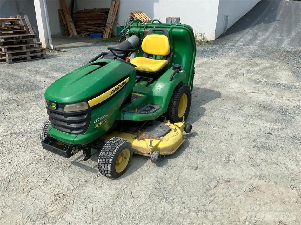 John Deere X540 Diger yol bakim makinalari