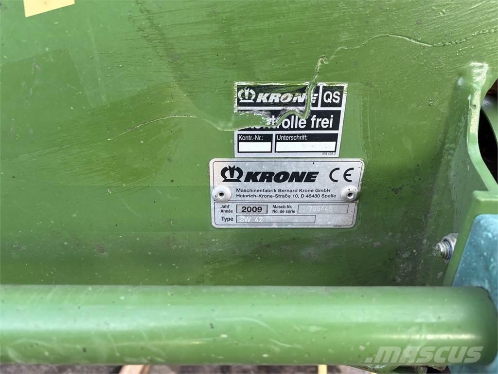 Krone Swadro 42 Kendi yürür saman makinaları