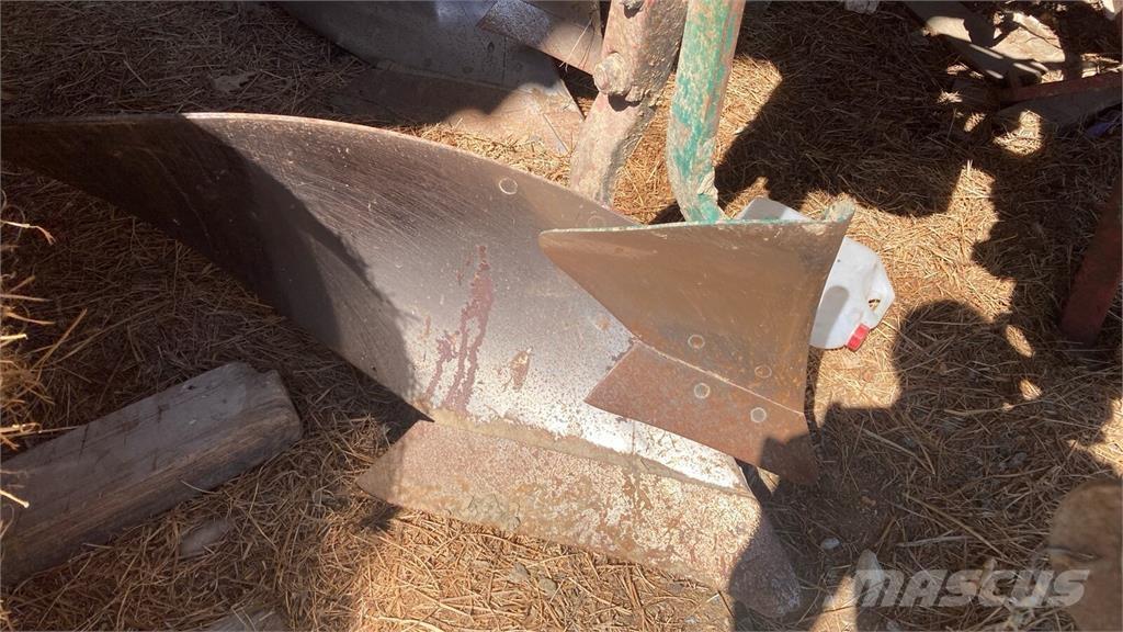 Kverneland LB 100 Pulluklar