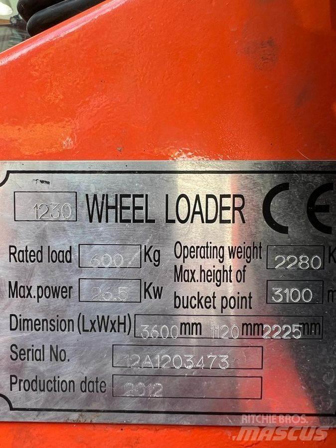 Toyo 840 Ön yükleyici ve kazicilar