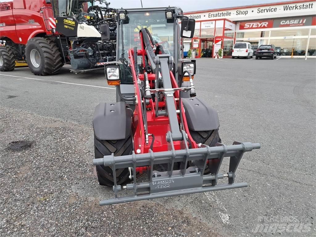 Weidemann 1260 LP Ön yükleyici ve kazicilar