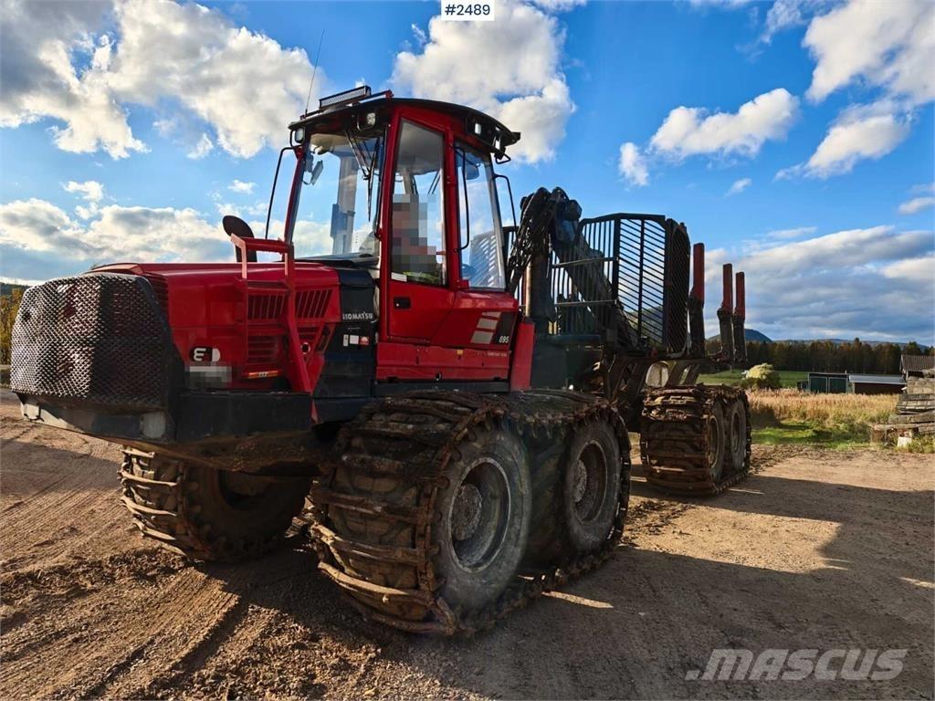 Komatsu 895 Tomruk yükleyici traktörler