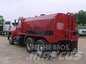 Mack R690ST Su tankerleri