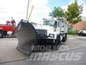 Mack RD688S Kar küreme biçaklari