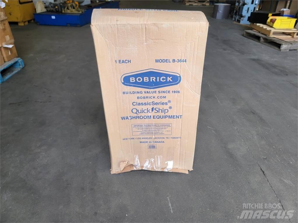  BOBRICK B-3644 Palet genişliğinde konteynerler