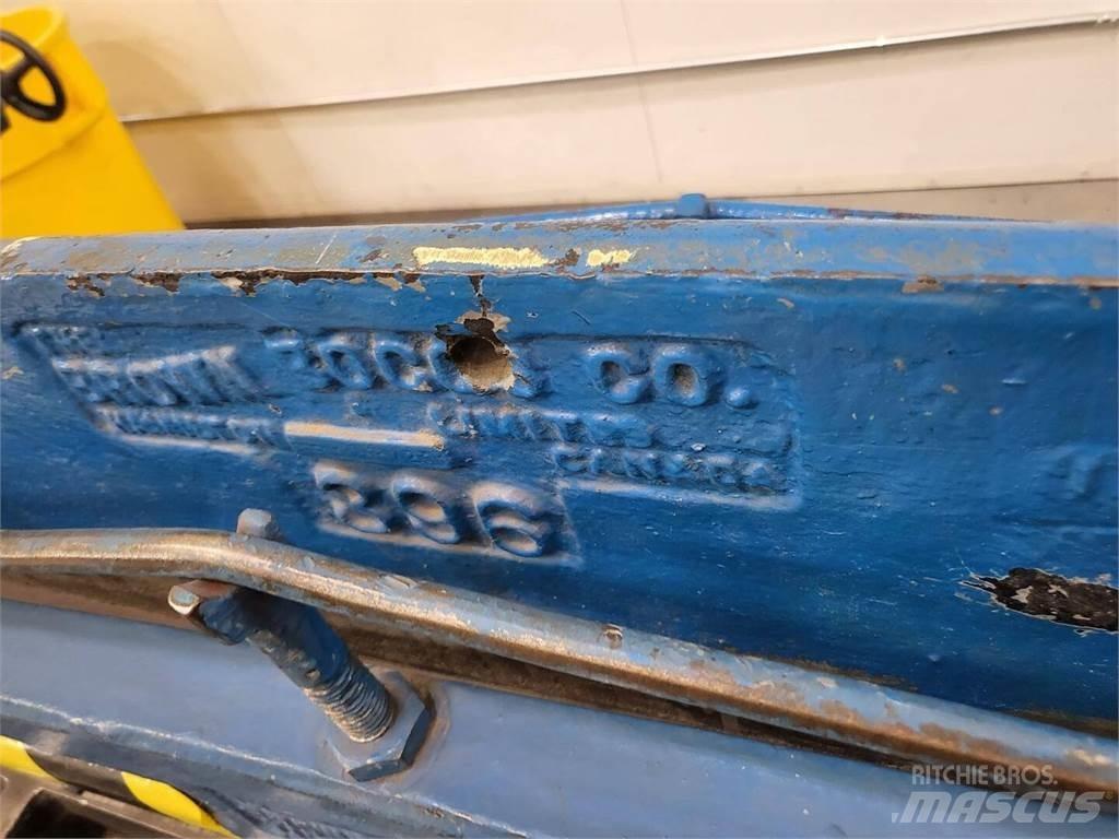 Brown BOGGS 396 Diger