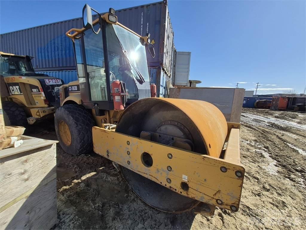 CAT CS-563D Tek tamburlu silindirler