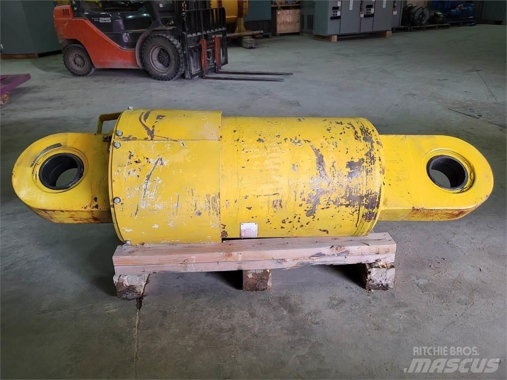 Komatsu EH9423 Belden kirma kaya kamyonu