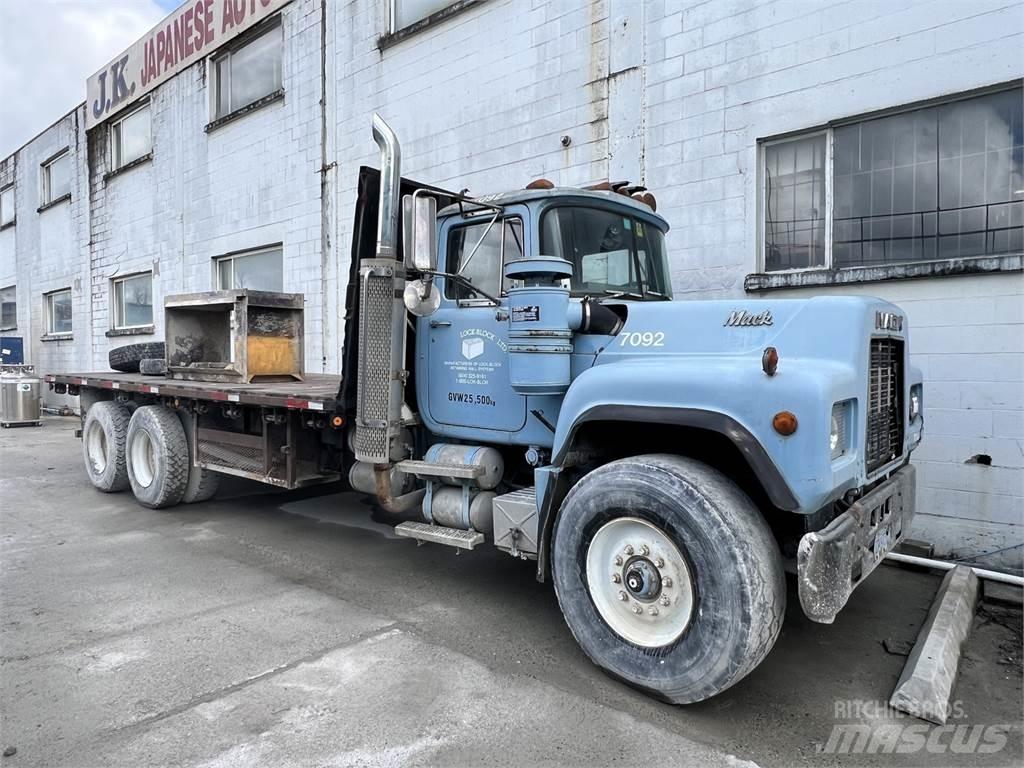 Mack RD690S Küçük araçlar