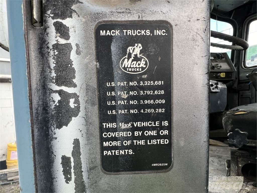 Mack RD690S Küçük araçlar