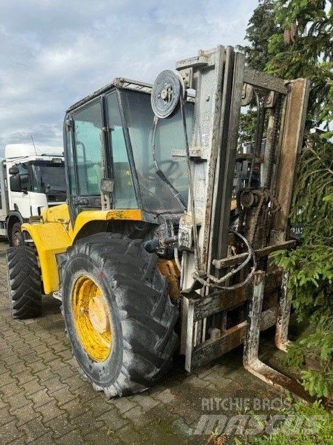 JCB 940-2 Arazi tipi forklift