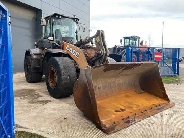 CASE 821G Diger