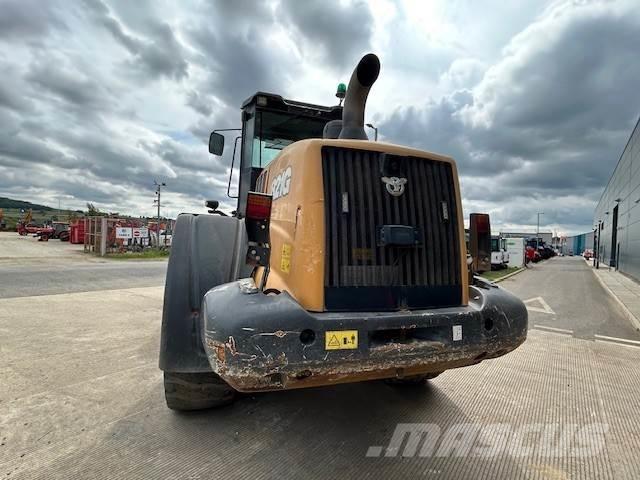 CASE 821g Diger
