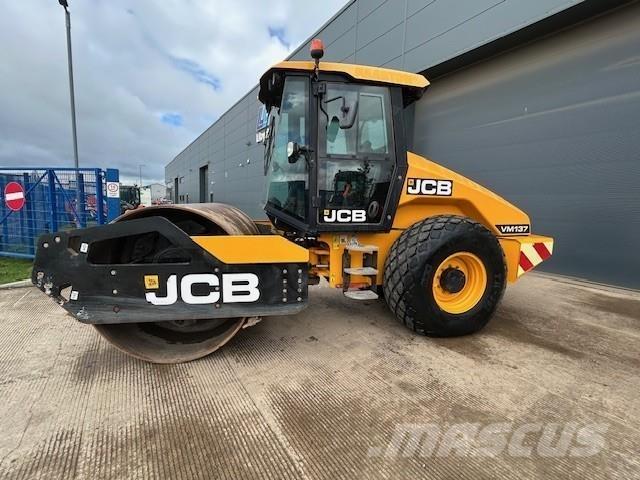 JCB VM137 Diger