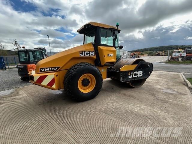 JCB VM137 Diger