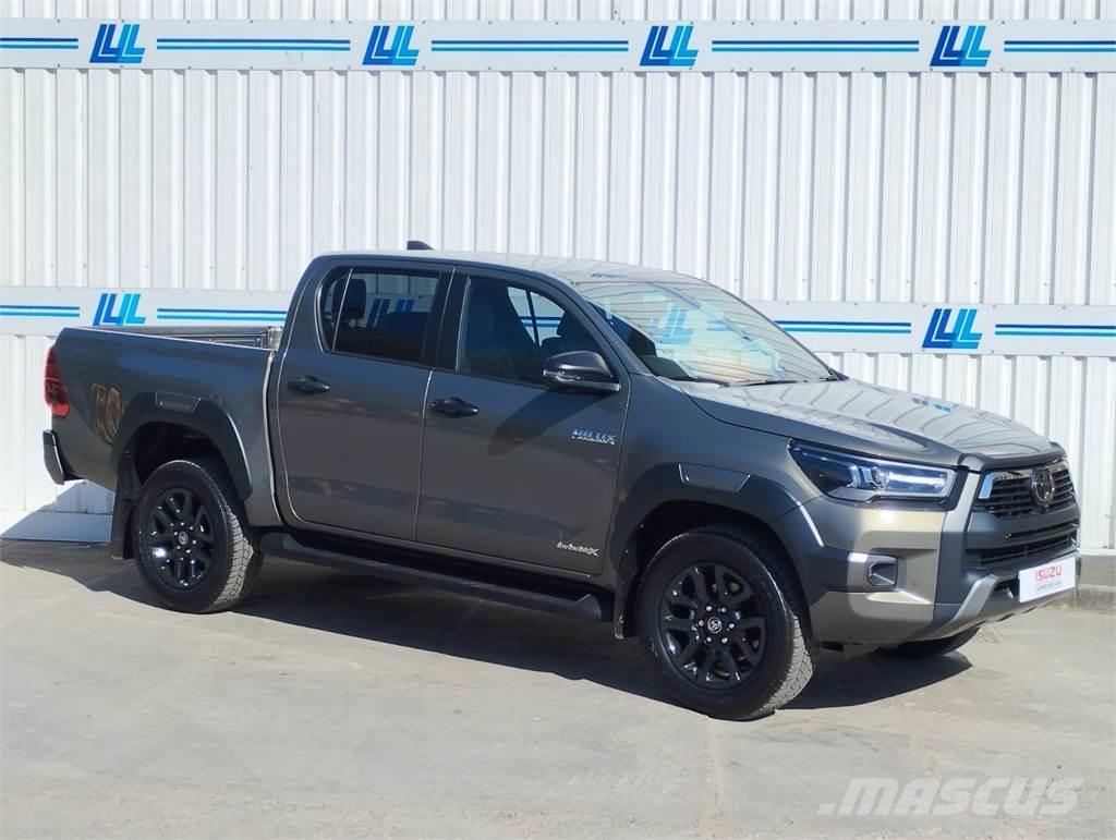 Toyota Invincible X Pikaplar