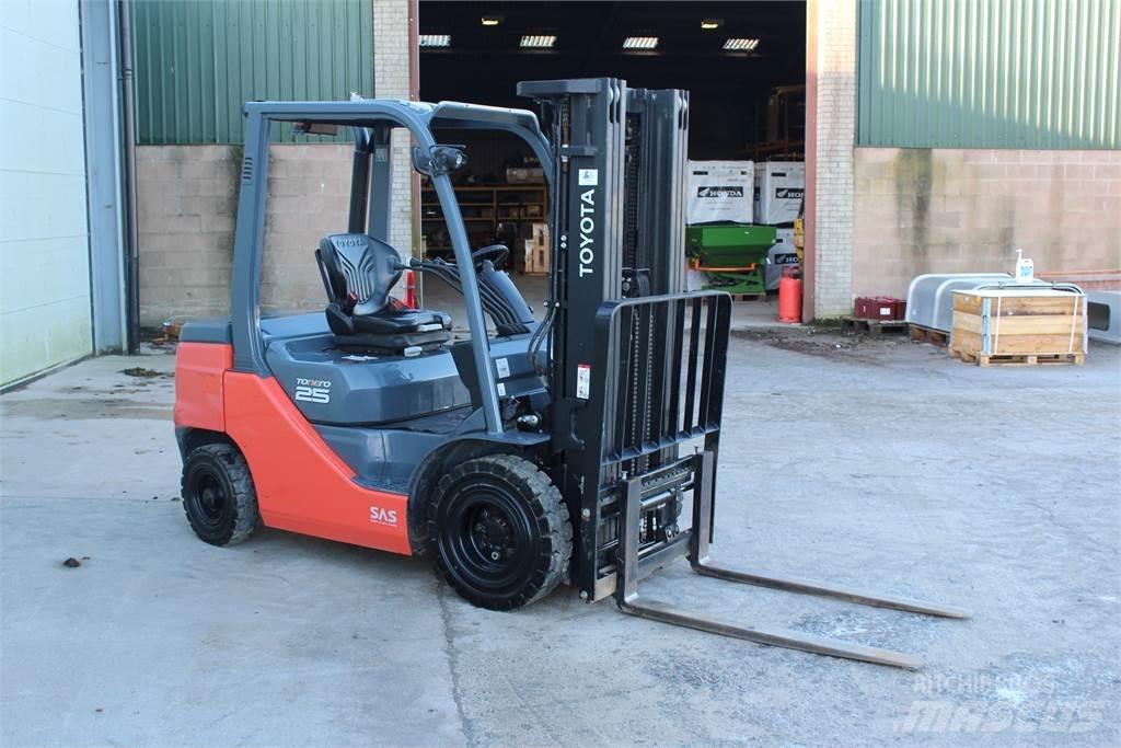 Toyota Tonero 2.5T Diger
