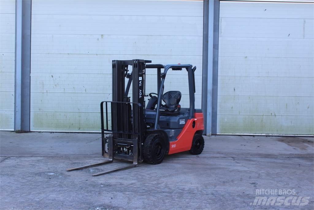 Toyota Tonero 2.5T Diger