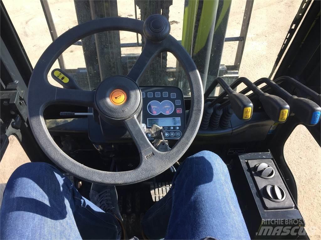Clark C30L Diger