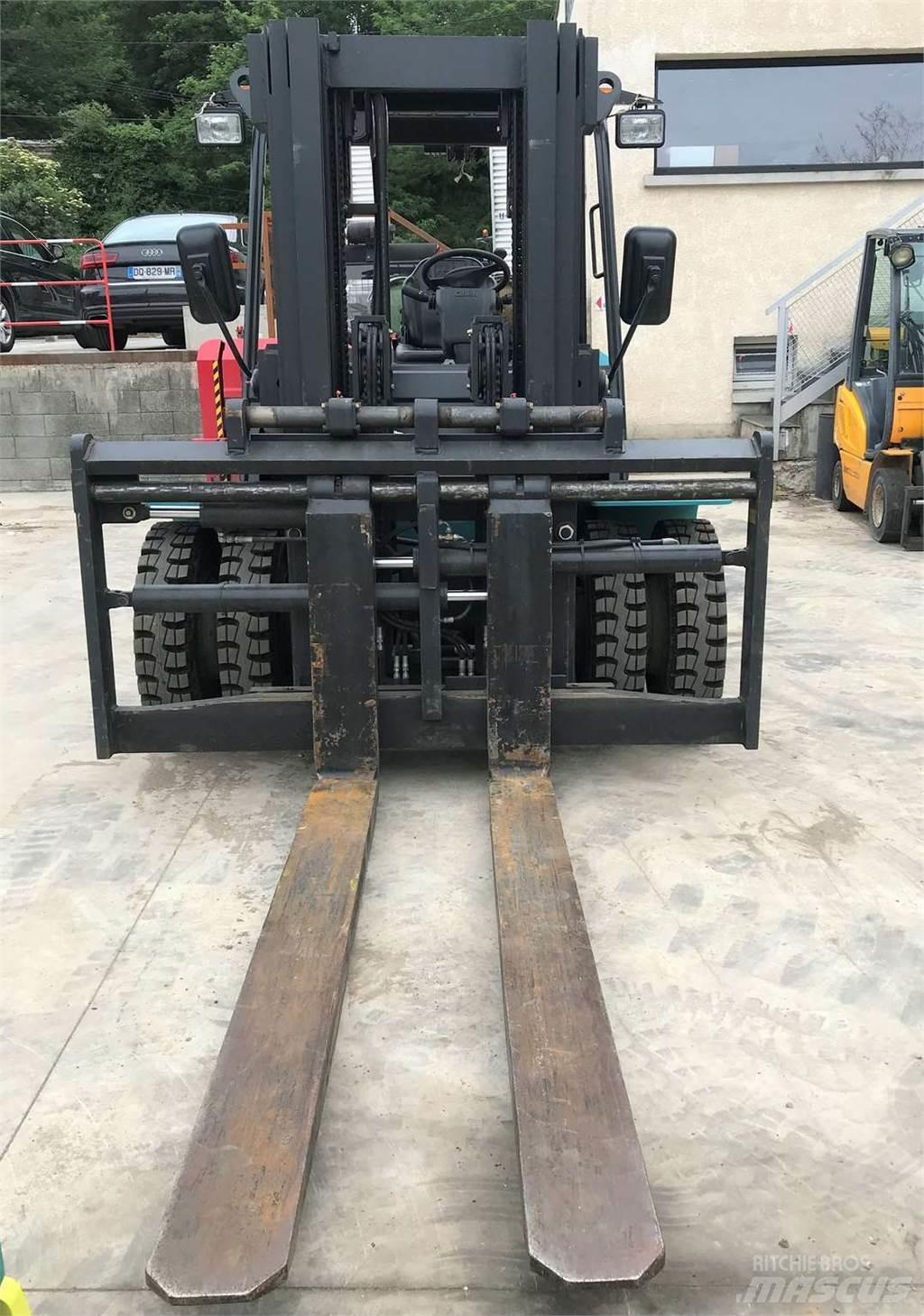 Clark C75L Diger