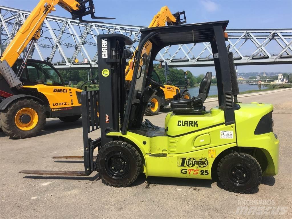 Clark GTS25D Diger
