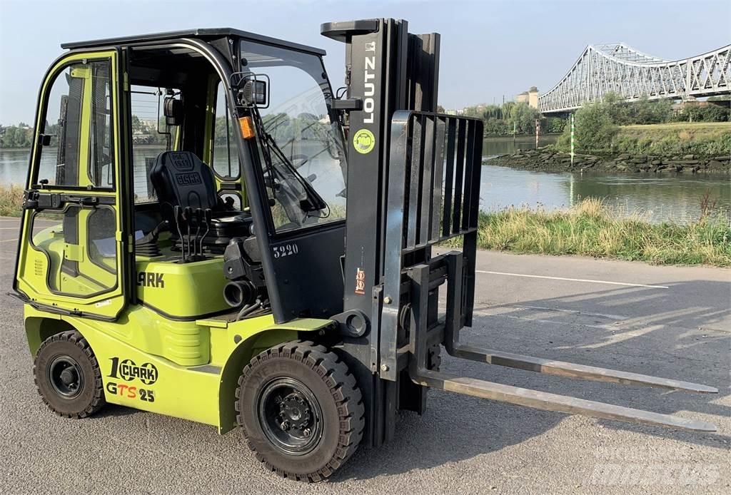 Clark GTS25D Diger