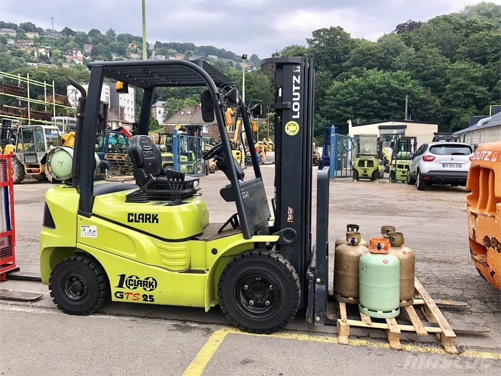 Clark GTS25L Diger