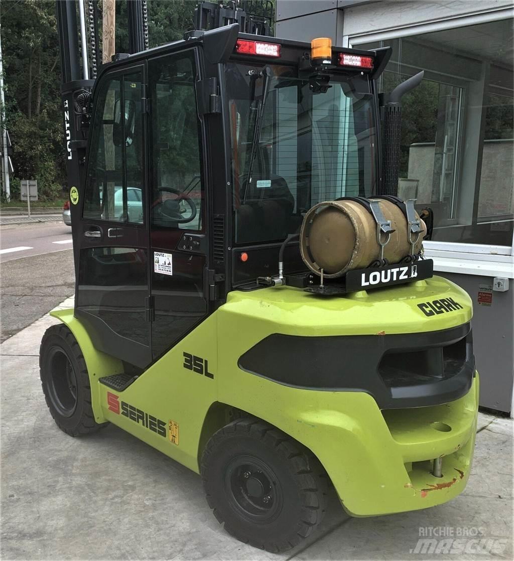 Clark S35L Diger
