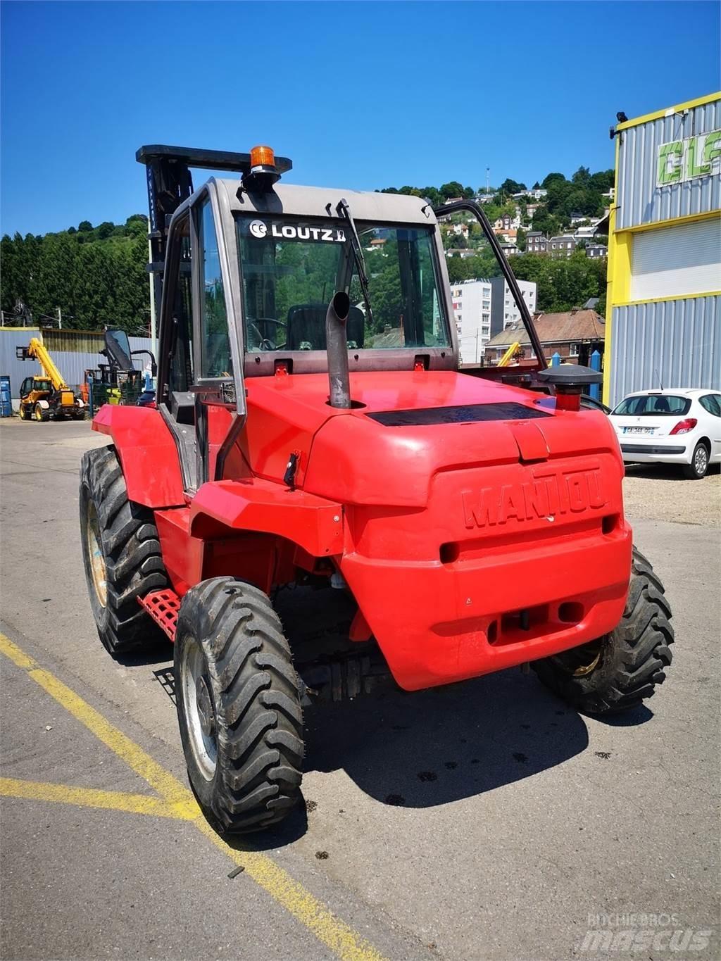 Manitou M26-4 Arazi tipi forklift