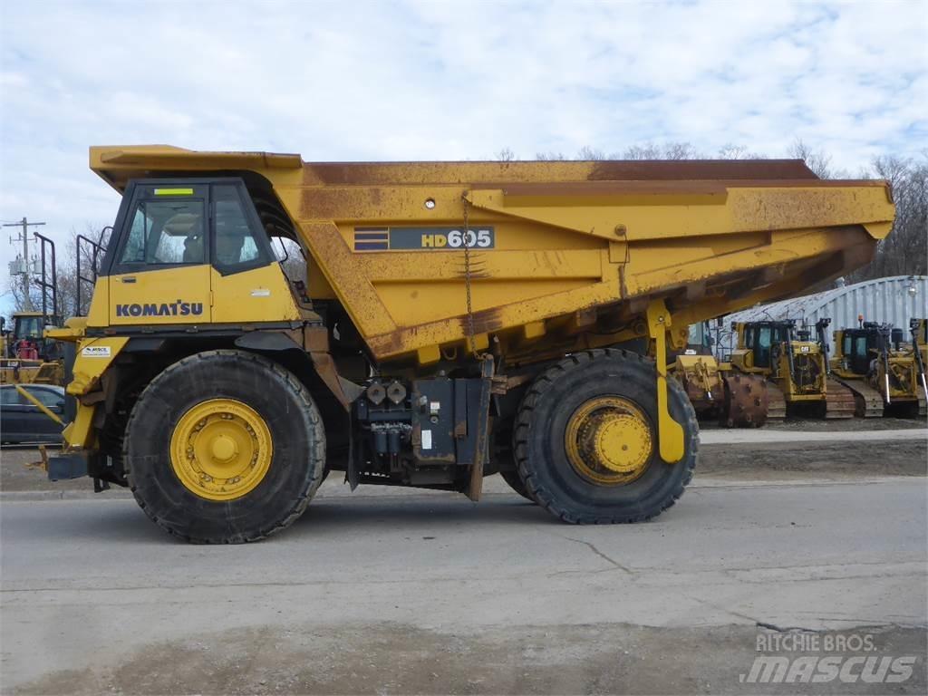 Komatsu HD605-7 Yol disi kaya kamyonu