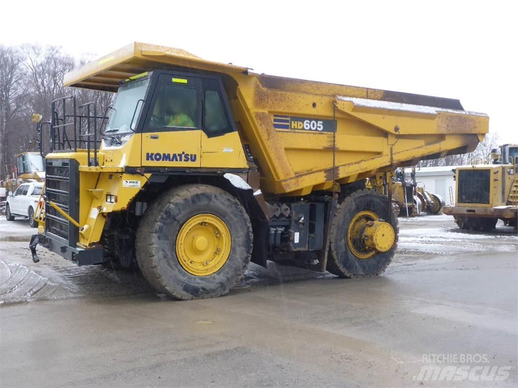 Komatsu HD605-7 Yol disi kaya kamyonu