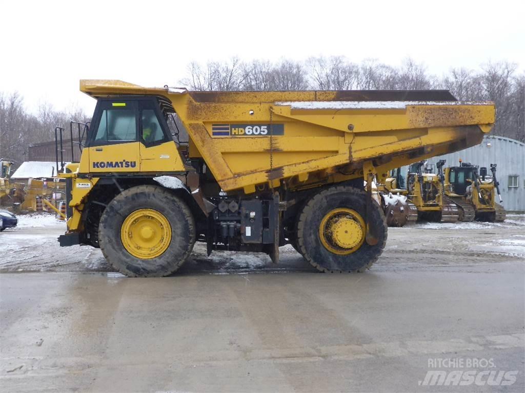 Komatsu HD605-7 Yol disi kaya kamyonu