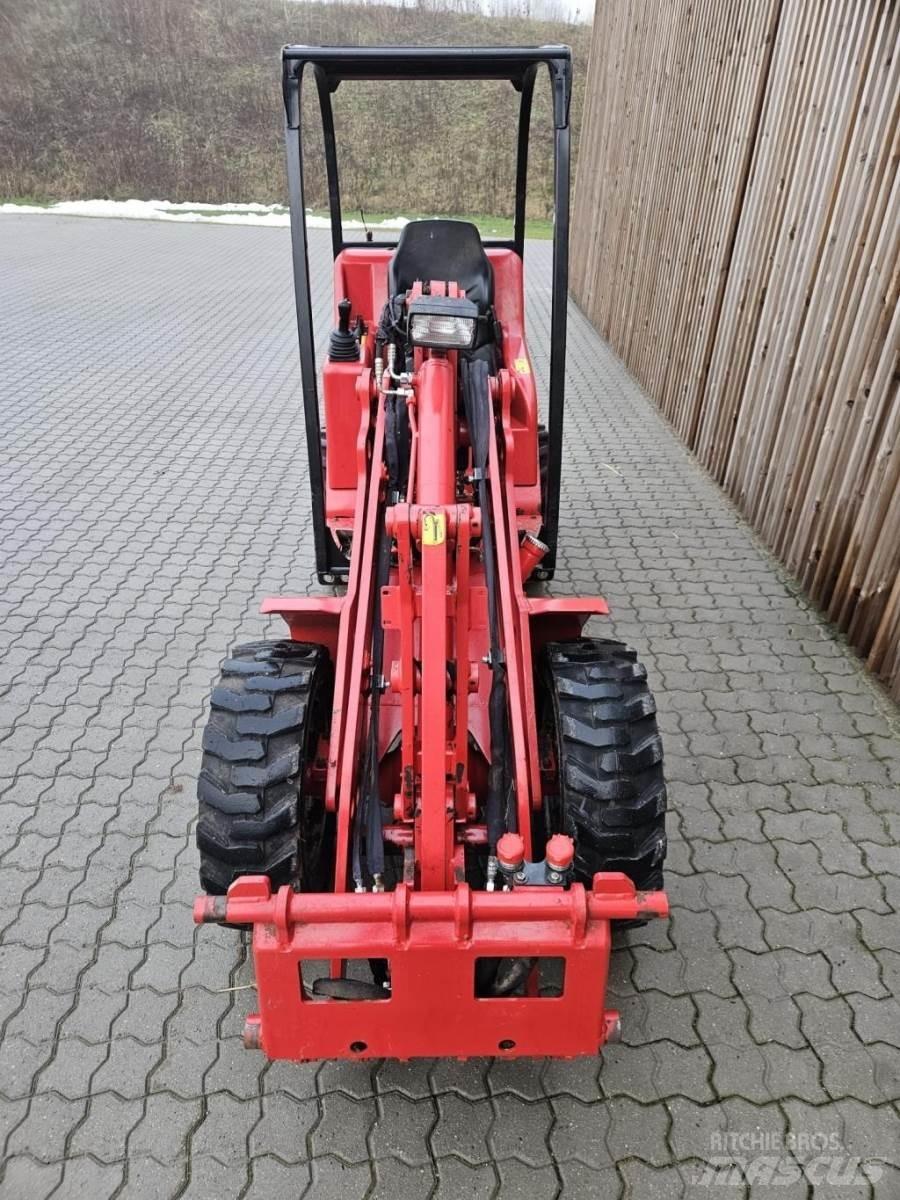 Schäffer 2428 SLT Mini yükleyiciler