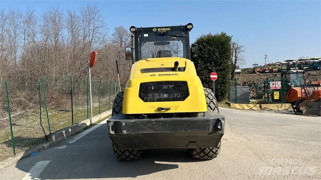 Bomag BW213 DH-5 Zemin sıkıştırma makineleri