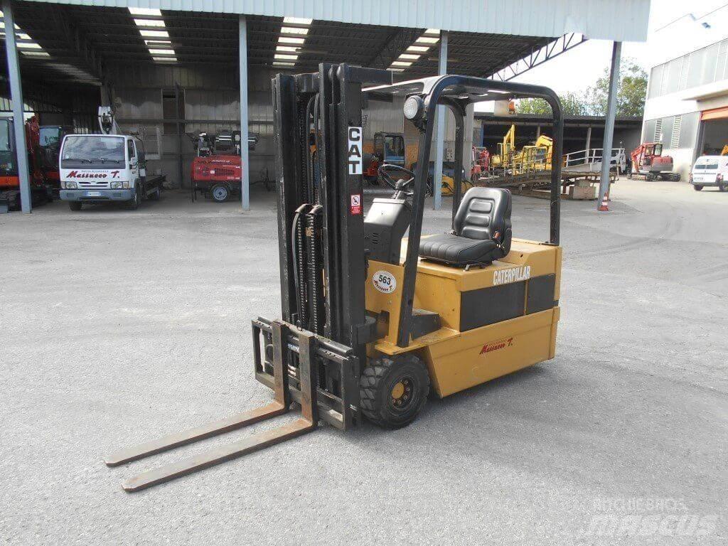 CAT F35 Elektrikli forkliftler