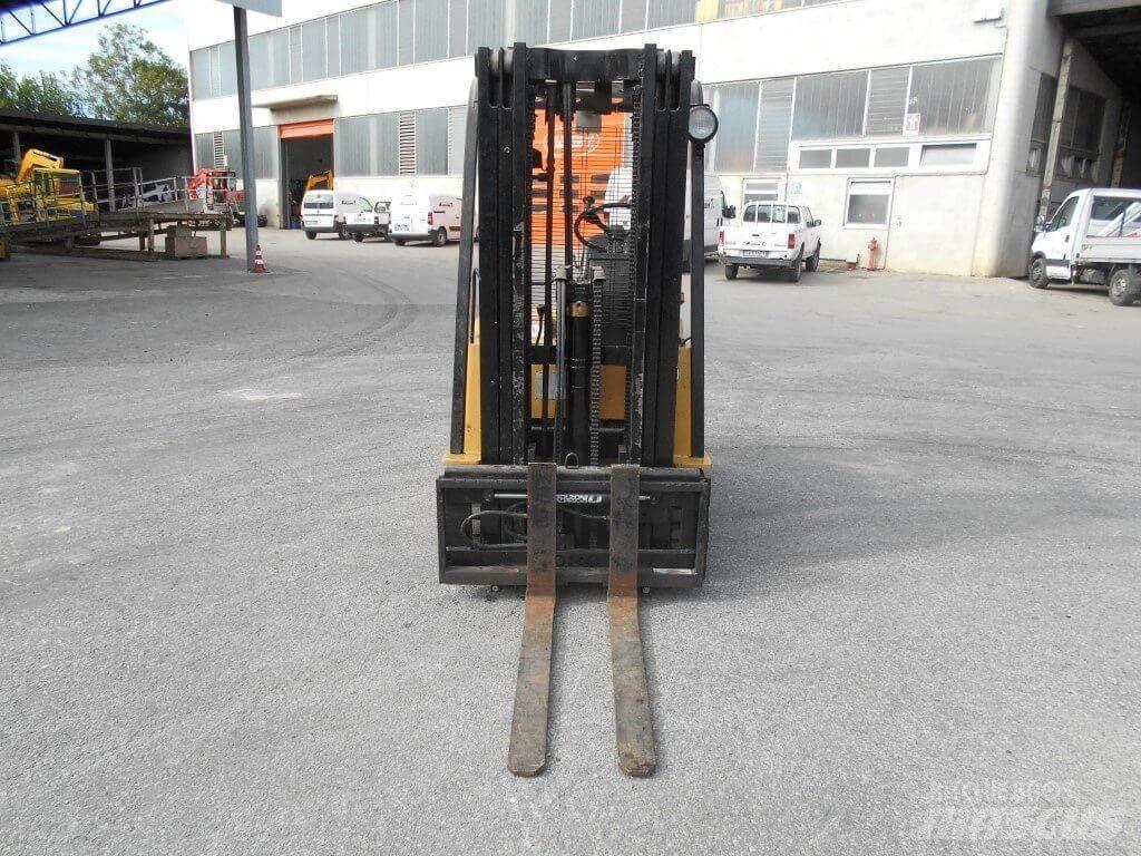 CAT F35 Elektrikli forkliftler