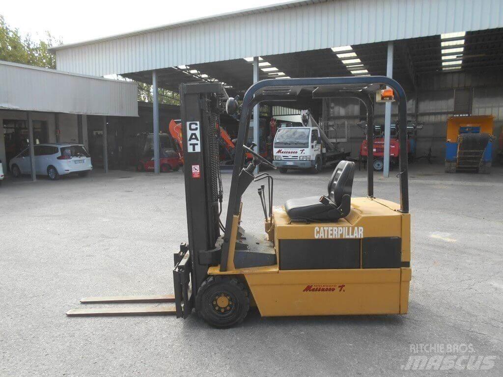 CAT F35 Elektrikli forkliftler