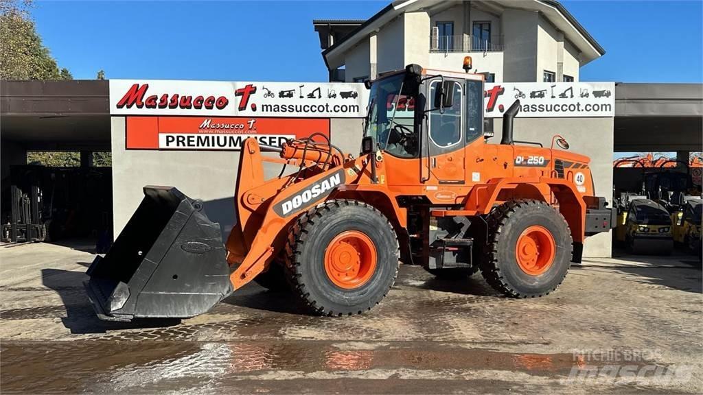 Doosan DL250 Tekerlekli yükleyiciler