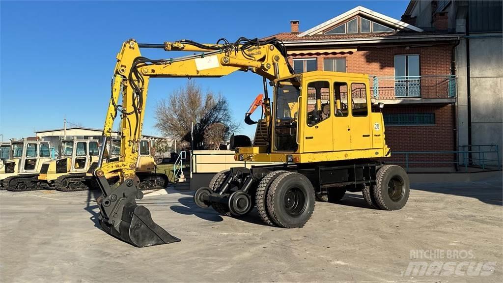 Fuchs MHB 230 ZW 4x4 Lastik tekerli ekskavatörler