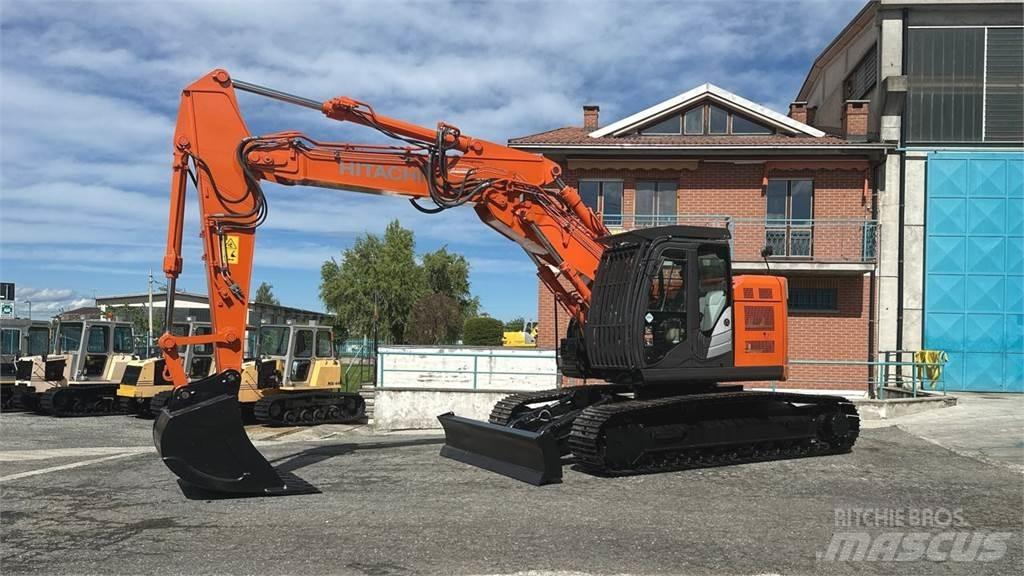 Hitachi ZX225USLC-5B Paletli ekskavatörler