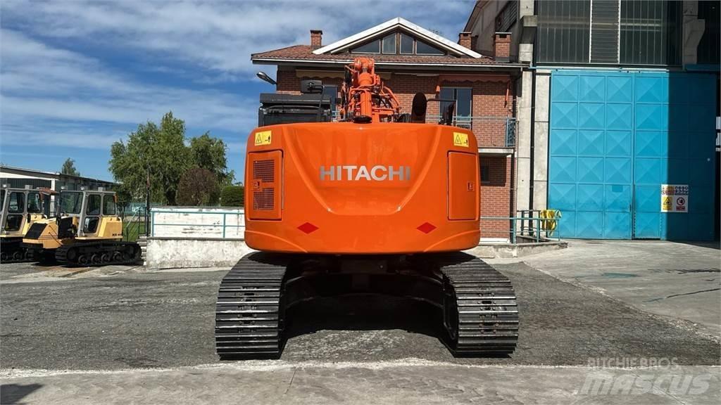 Hitachi ZX225USLC-5B Paletli ekskavatörler