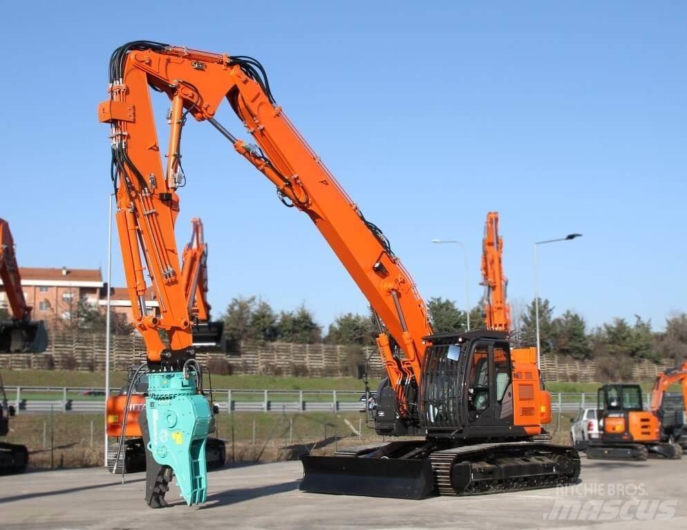 Hitachi ZX225USLC-6 Paletli ekskavatörler