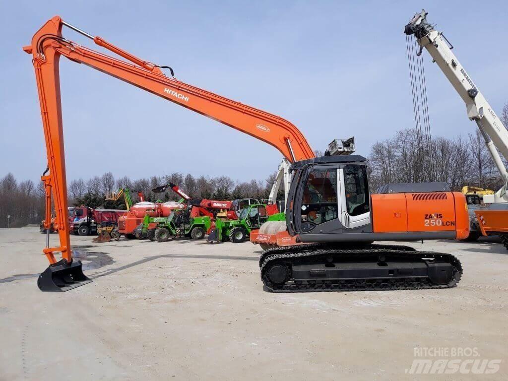 Hitachi ZX250LCN -3 SLF Paletli ekskavatörler