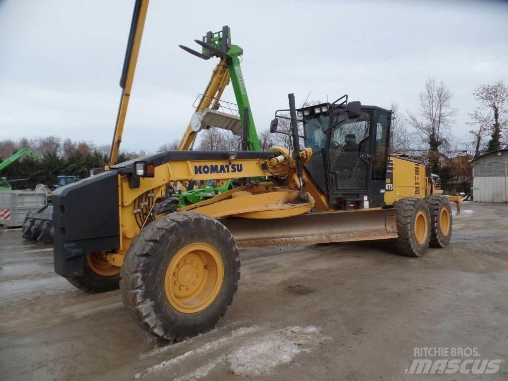 Komatsu GD675-5 Paletli dozerler