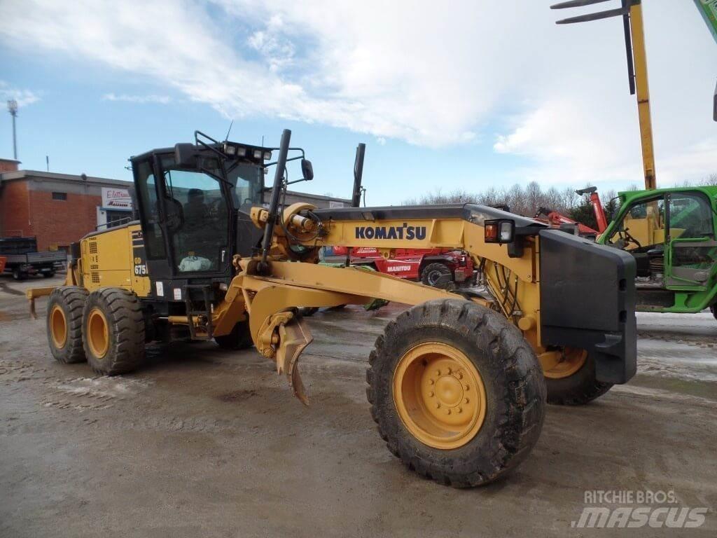 Komatsu GD675-5 Paletli dozerler