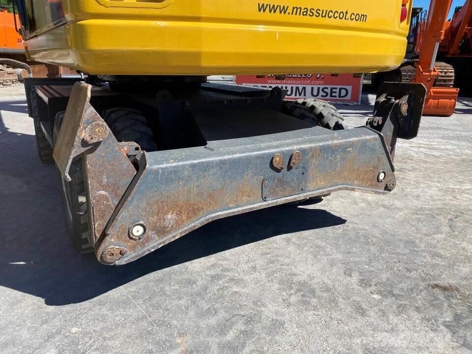 Komatsu PW200 7K Lastik tekerli ekskavatörler