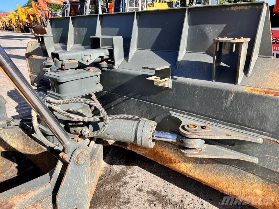Liebherr 736 Paletli dozerler